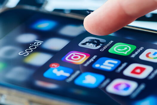 Social Media Icons auf einem Smartphone