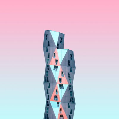 Modernes Haus vor rosa Himmel