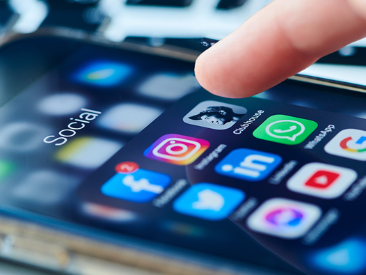 Social Media Icons auf einem Smartphone